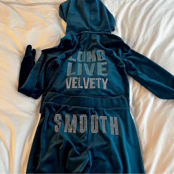 Juicy Couture jogger set - Picture 6 of 8